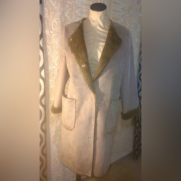 •SALE•Faux Fur Lightweight casual Jacket: EUC - Picture 1 of 9